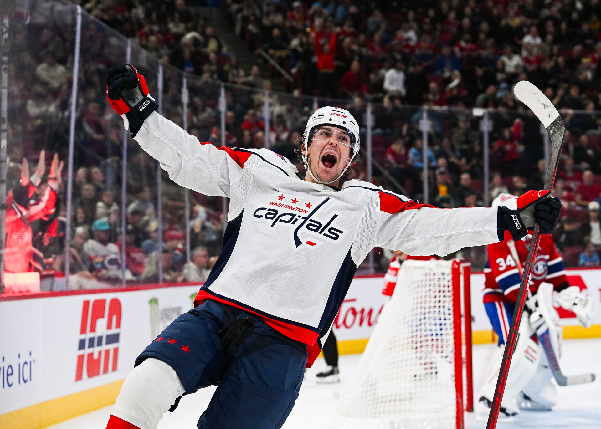 Washington Capitals center Dylan Strome (17) celebrates his second goal of the game against the Montreal Canadiens during the third period at Bell Centre.