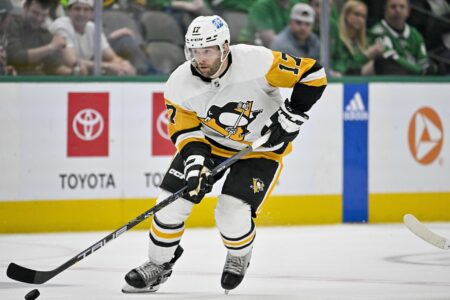 Pittsburgh Penguins right wing Bryan Rust (17) in action during the game between the Dallas Stars and the Pittsburgh Penguins at American Airlines Center.