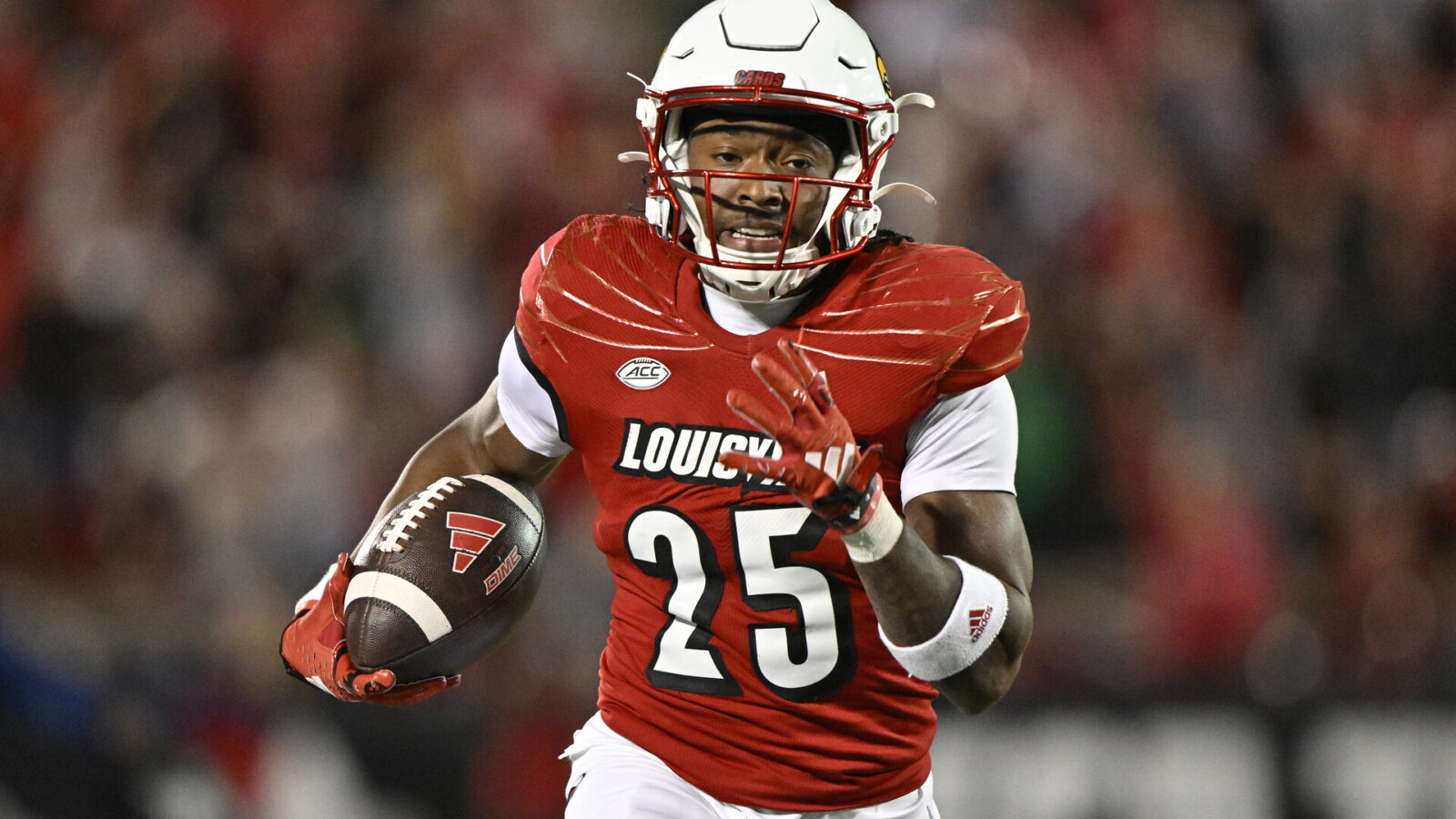 Louisville Cardinals running back Jawhar Jordan (25) runs the ball to score a touchdown against the Notre Dame Fighting Irish during the second half at L&N Federal Credit Union Stadium. Louisville defeated Notre Dame 33-20.