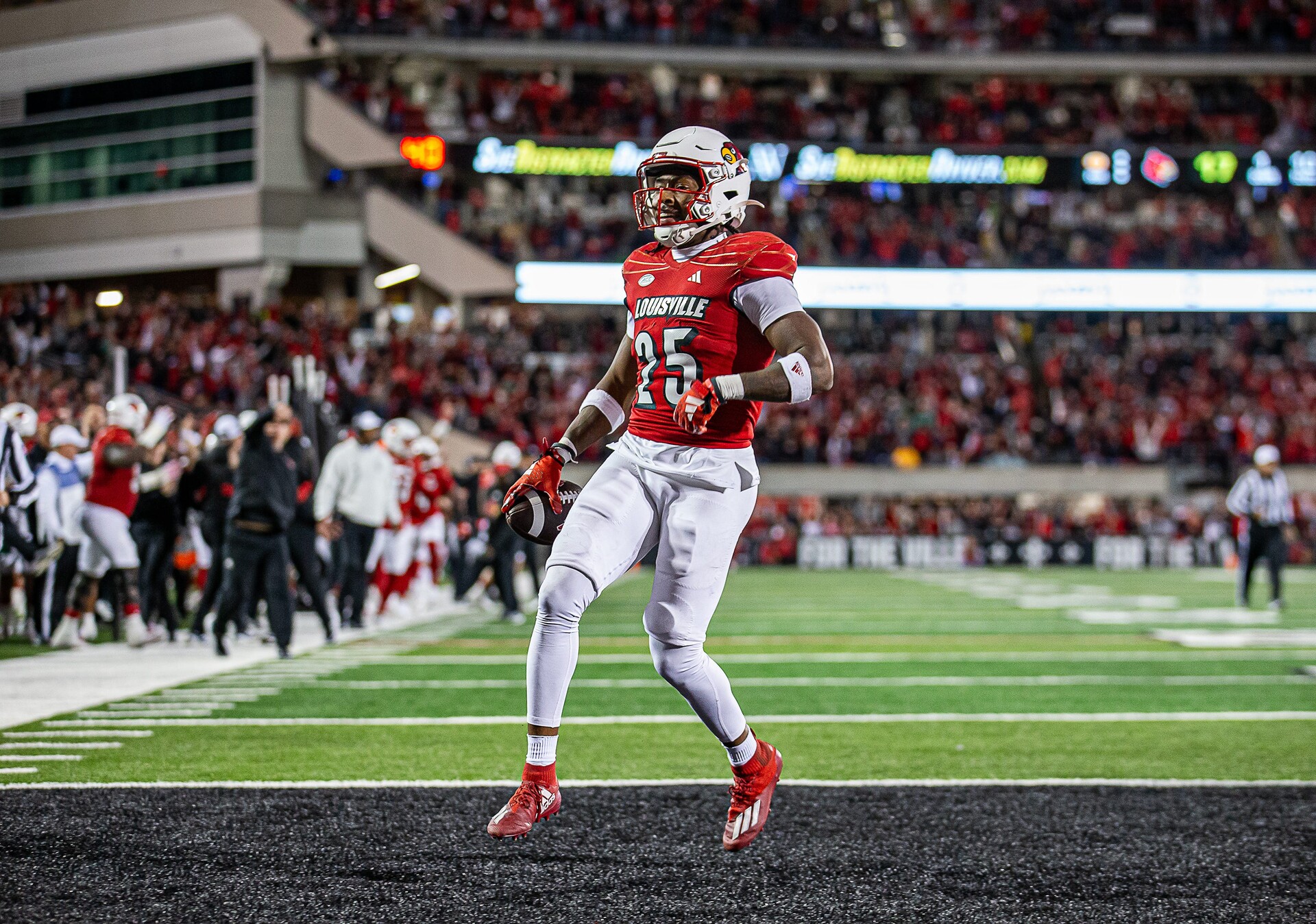 Louisville running back Jawhar Jordan (25) celebrated after scoring on a 21 yard run in the fourth quarter as the Louisville Cardinals defeated the Notre Dame Fighting Irish, 33-20 on Saturday, Oct. 7, 2023.