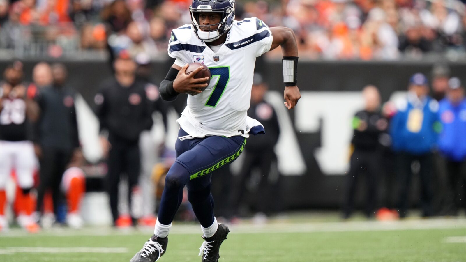 Seattle Seahawks quarterback Geno Smith (7) runs in the fourth quarter during an NFL football game between the Seattle Seahawks and the Cincinnati Bengals Sunday, Oct. 15, 2023, at Paycor Stadium in Cincinnati. The Cincinnati Bengals won, 17-13.