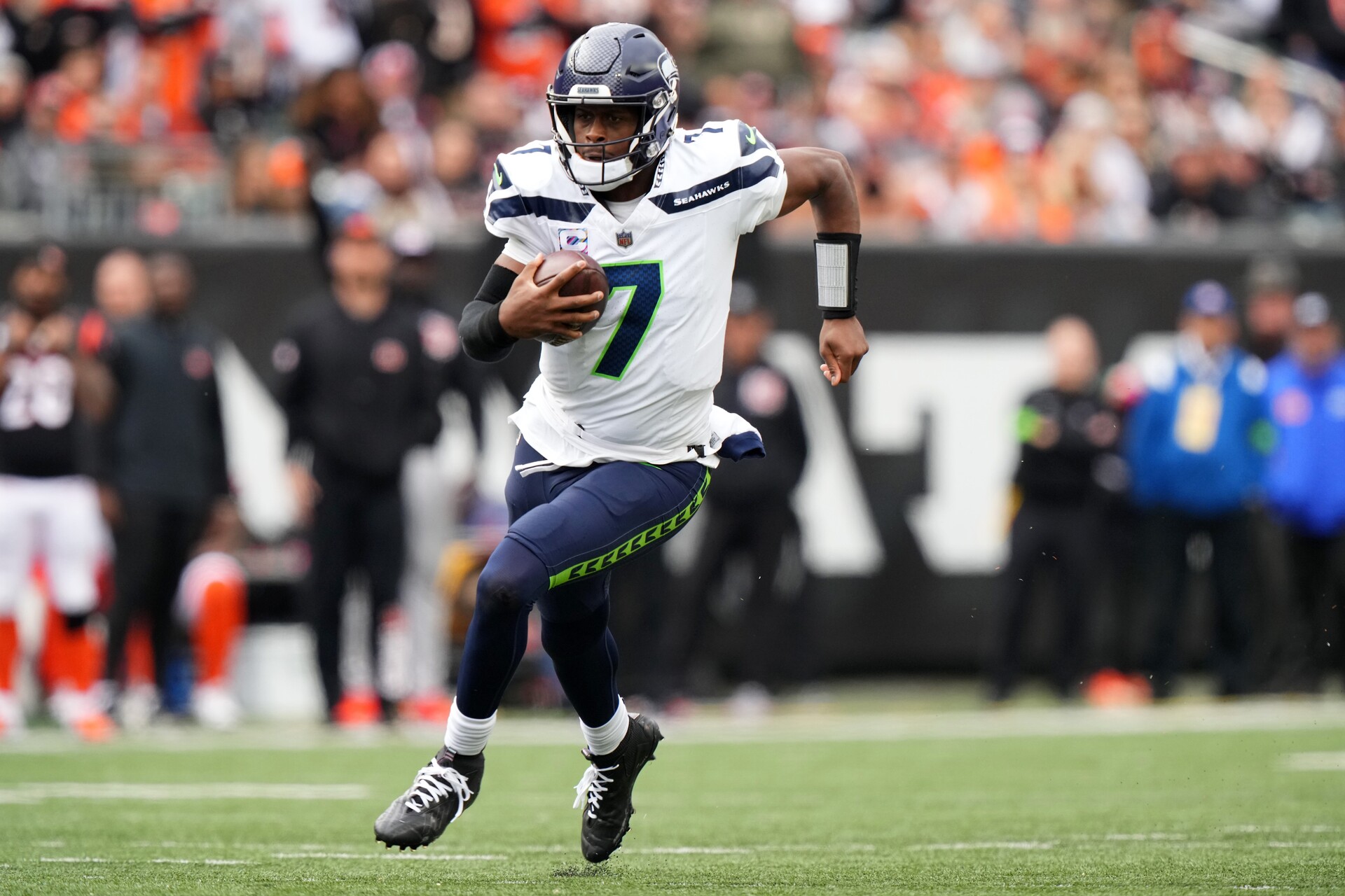Seattle Seahawks quarterback Geno Smith (7) runs in the fourth quarter during an NFL football game between the Seattle Seahawks and the Cincinnati Bengals Sunday, Oct. 15, 2023, at Paycor Stadium in Cincinnati. The Cincinnati Bengals won, 17-13.
