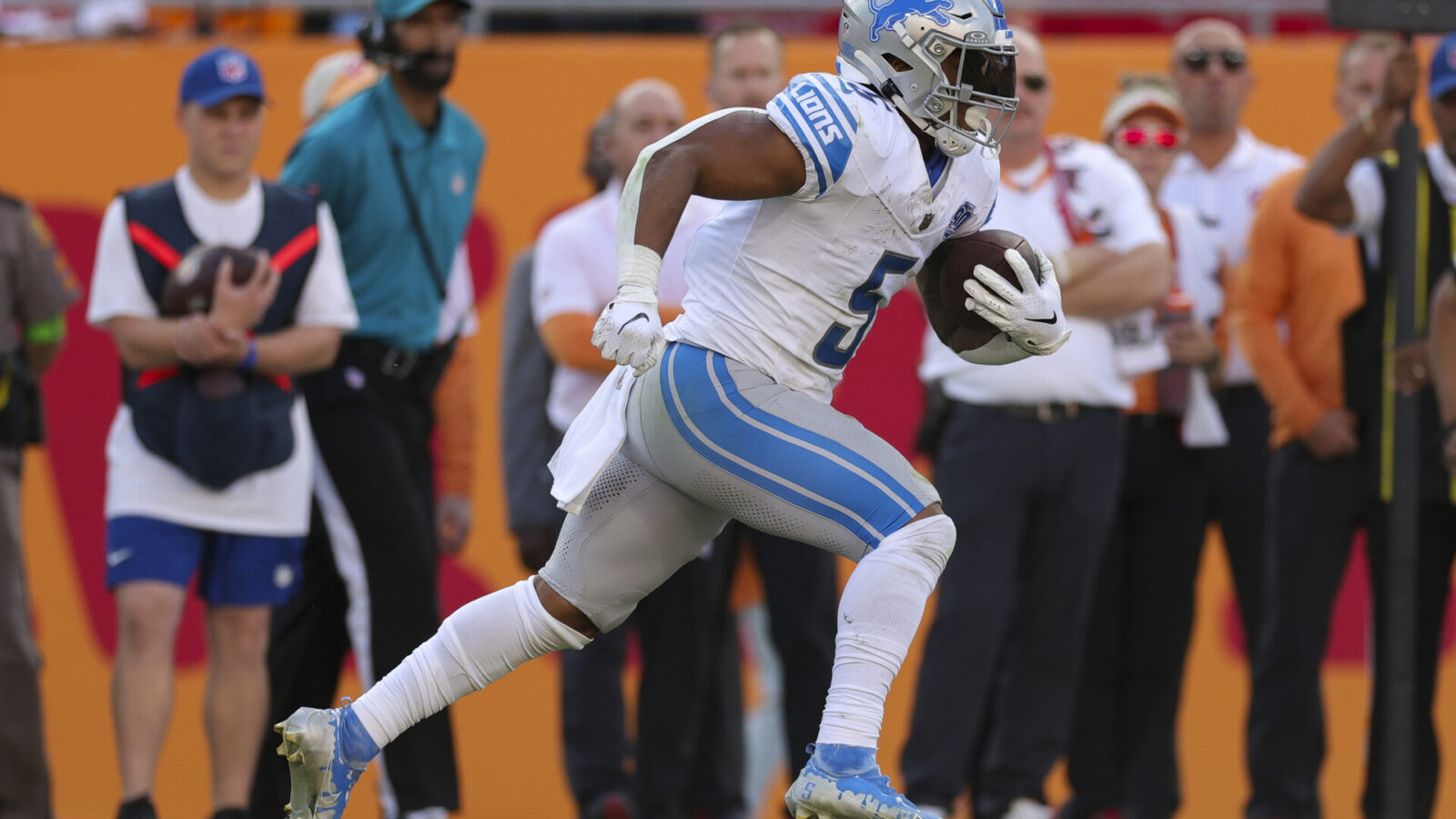 Oct 15, 2023; Tampa, Florida, USA; Detroit Lions running back David Montgomery (5) runs with the ball against the Tampa Bay Buccaneers in the second quarter at Raymond James Stadium.