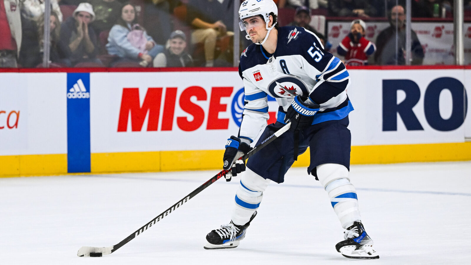 Oct 28, 2023; Montreal, Quebec, CAN; Winnipeg Jets center Mark Scheifele (55) plays the puck during shootout against the Montreal