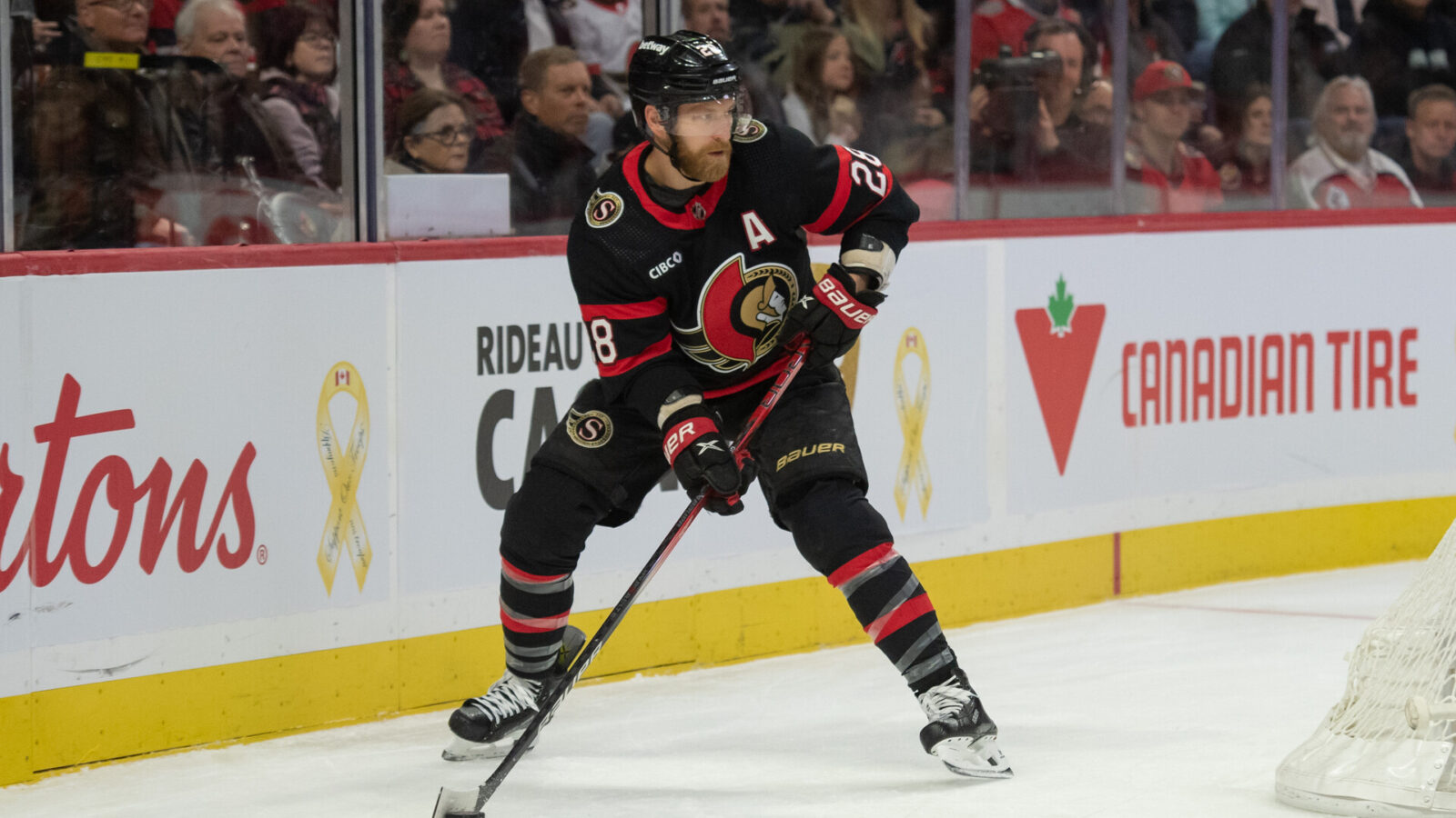 Nov 2, 2023; Ottawa, Ontario, CAN; Ottawa Senators right wing Claude Giroux (28) skates with the puck in the first period against the Los Angeles Kings at the Canadian Tire Centre
