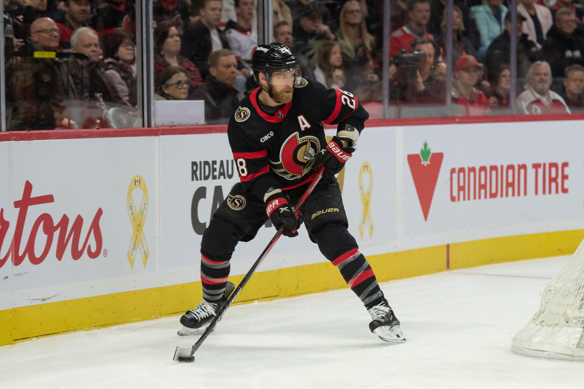 Nov 2, 2023; Ottawa, Ontario, CAN; Ottawa Senators right wing Claude Giroux (28) skates with the puck in the first period against the Los Angeles Kings at the Canadian Tire Centre
