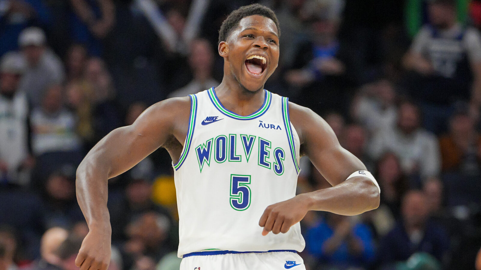 Welcome to our best NBA DFS picks series "Fantasy Score Four", in which we'll pick more or less on four fantasy projections.