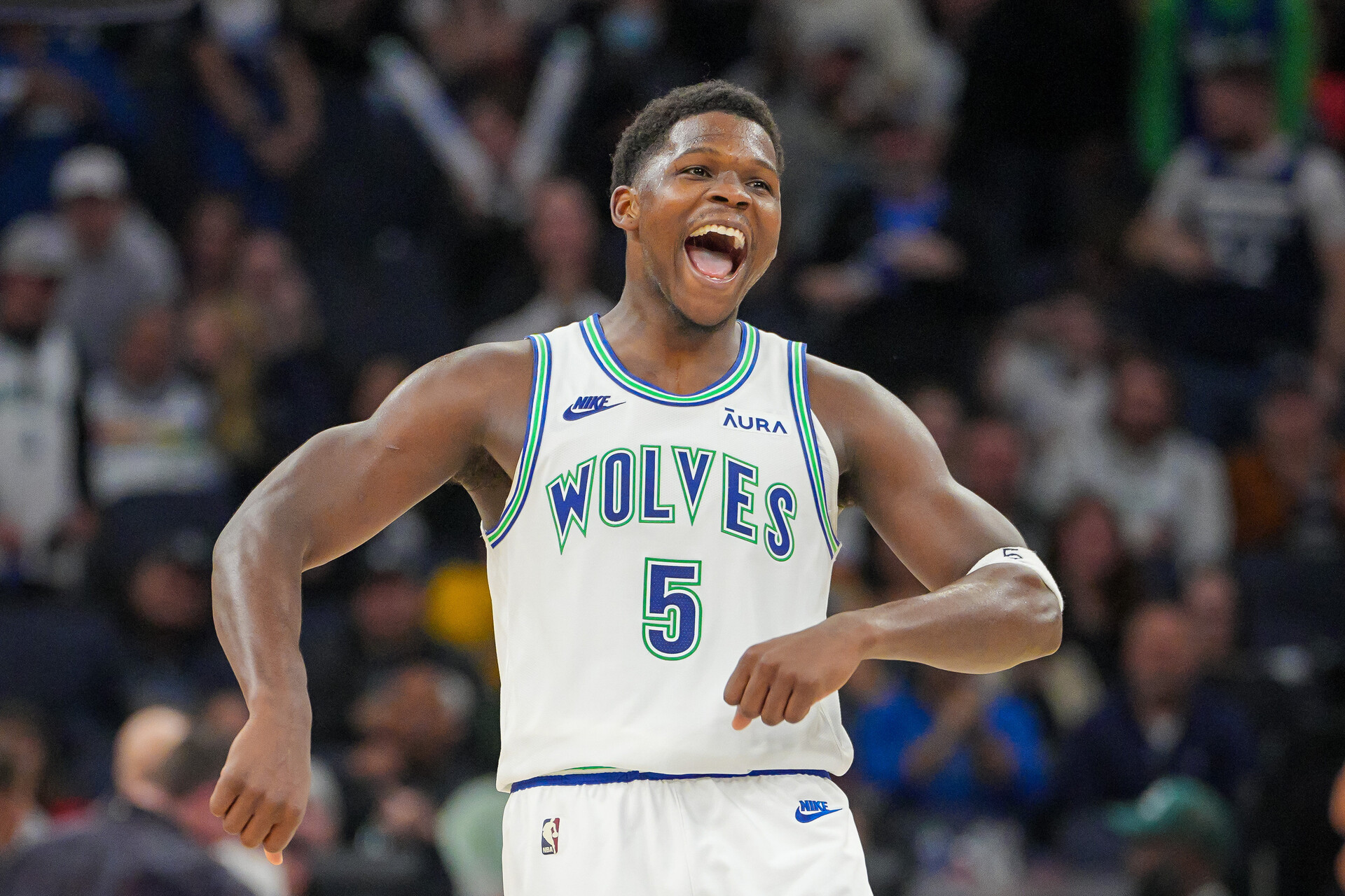 Welcome to our best NBA DFS picks series "Fantasy Score Four", in which we'll pick more or less on four fantasy projections.