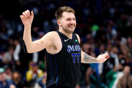 Welcome to our NBA DFS, NFL DFS and NHL DFS picks series "Fantasy Score Four", in which we'll pick more or less on four fantasy projections.