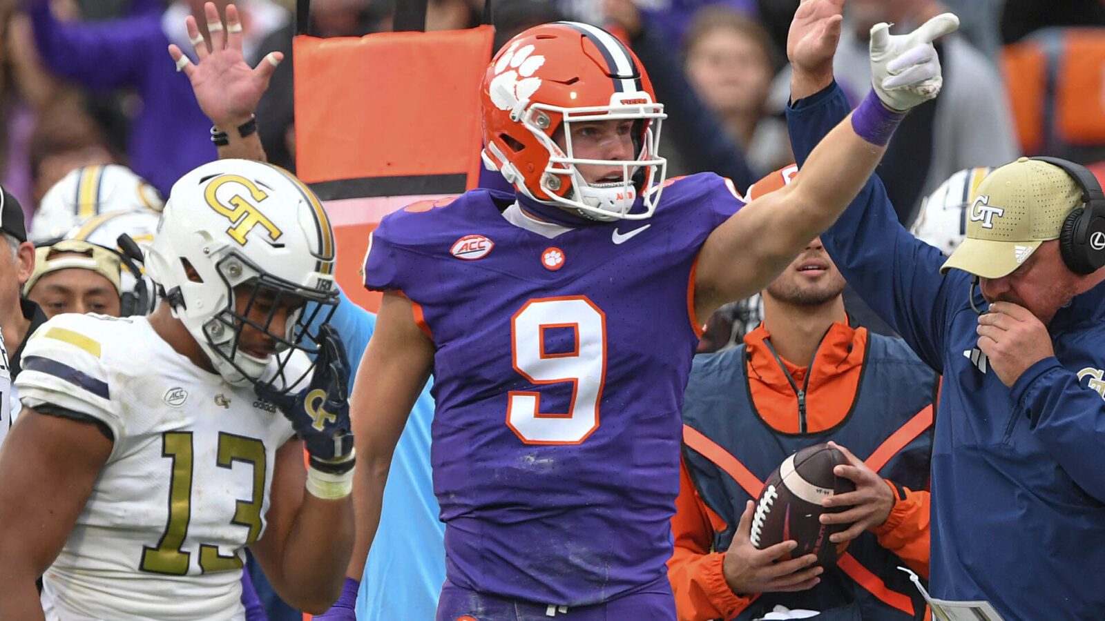 Clemson Tigers tight end Jake Briningstool (9) signals first down against Georgia Tech Yellow Jackets during the second quarter at Memorial Stadium.