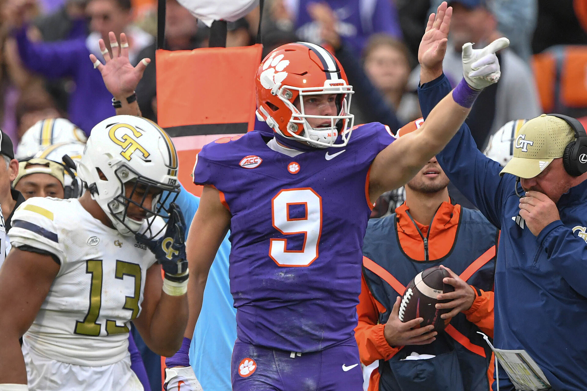 Clemson Tigers tight end Jake Briningstool (9) signals first down against Georgia Tech Yellow Jackets during the second quarter at Memorial Stadium.