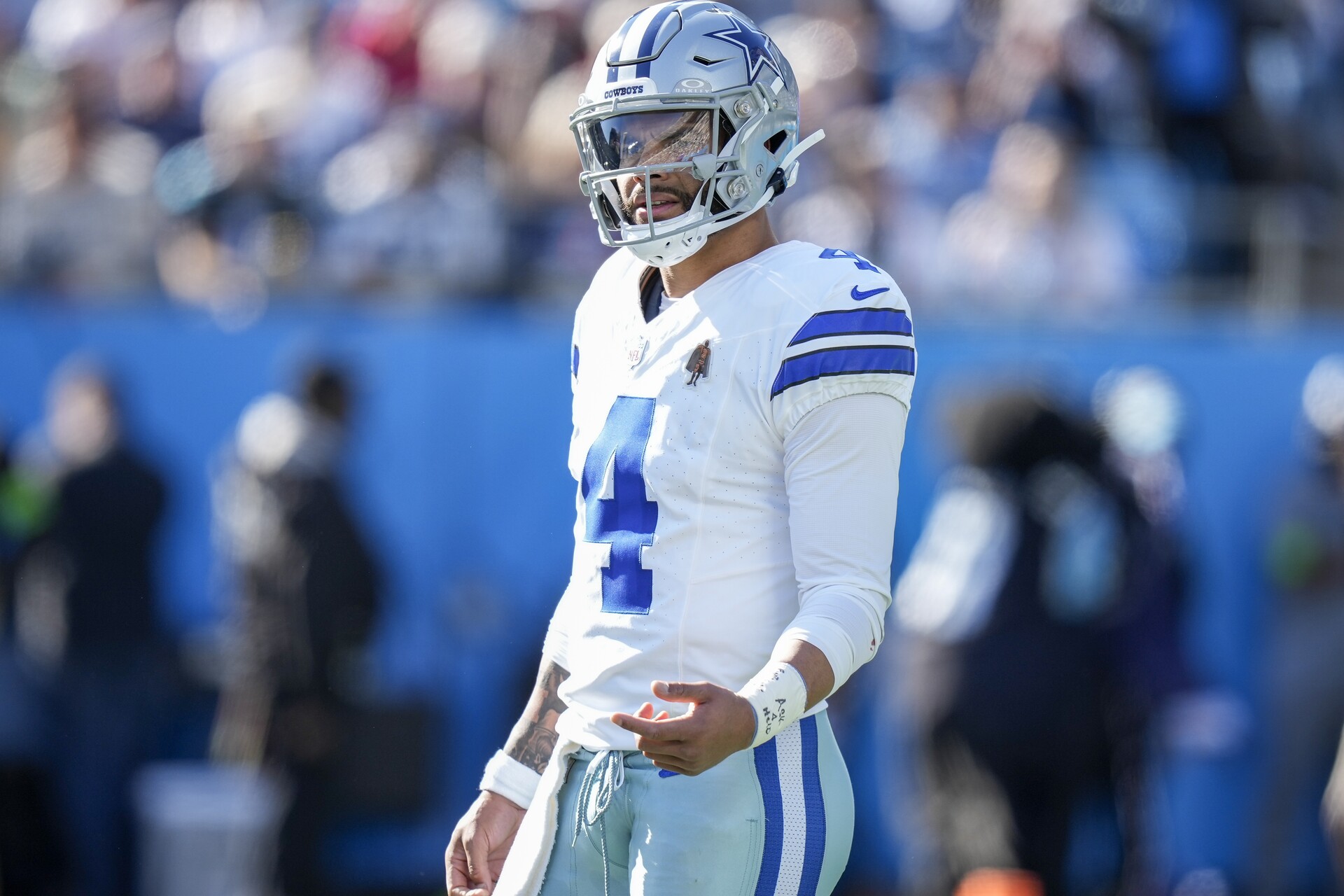 Nov 19, 2023; Charlotte, North Carolina, USA; Dallas Cowboys quarterback Dak Prescott (4) waits for a tight end during the first quarter against the Carolina Panthers at Bank of America Stadium.