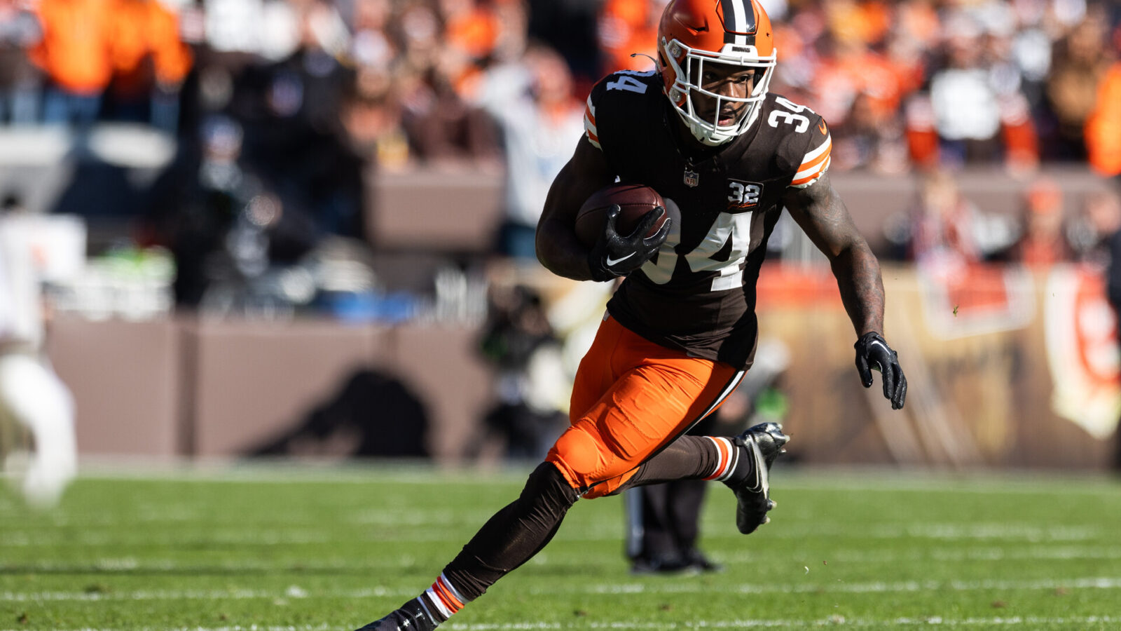 Nov 19, 2023; Cleveland, Ohio, USA; Cleveland Browns running back Jerome Ford (34) runs the ball against the Pittsburgh Steelers during the first quarter at Cleveland Browns Stadium.