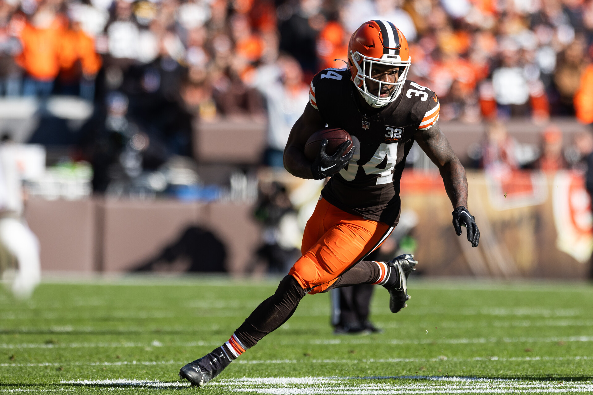 Nov 19, 2023; Cleveland, Ohio, USA; Cleveland Browns running back Jerome Ford (34) runs the ball against the Pittsburgh Steelers during the first quarter at Cleveland Browns Stadium.