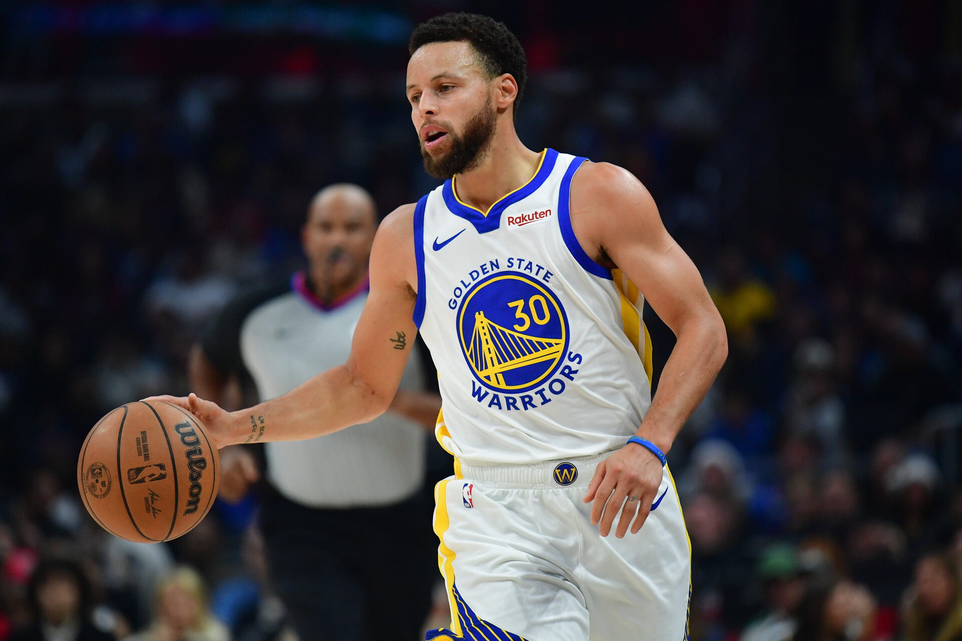 Dec 2, 2023; Los Angeles, California, USA; Golden State Warriors guard Stephen Curry (30) moves the ball up court against the Los Angeles Clippers during the first half at Crypto.com Arena.