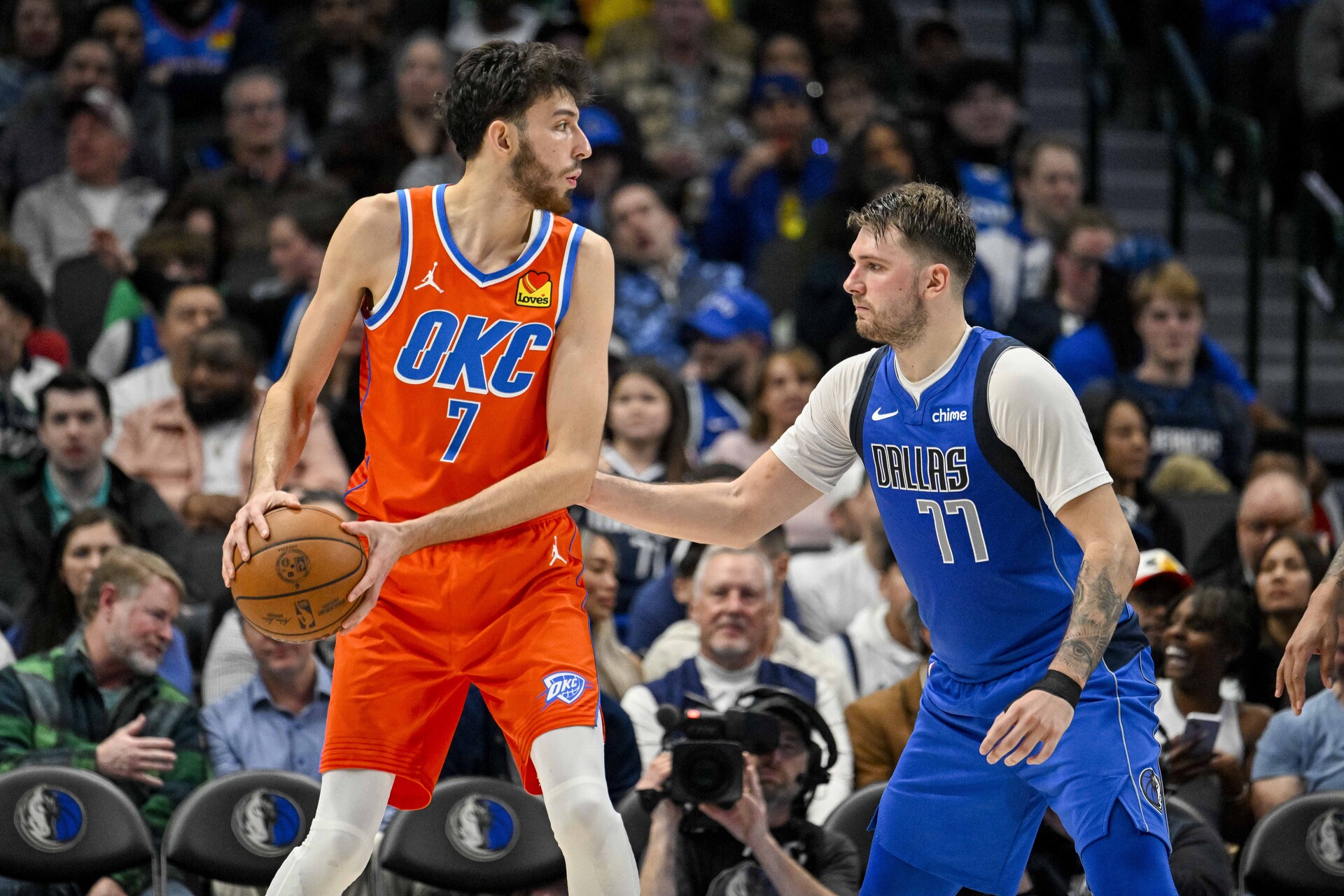 Dec 2, 2023; Dallas, Texas, USA; Oklahoma City Thunder forward Chet Holmgren (7) and Dallas Mavericks guard Luka Doncic (77) in action during the game between the Dallas Mavericks and the Oklahoma City Thunder at the American Airlines Center.