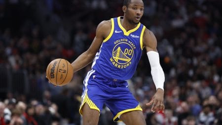 Golden State Warriors forward Jonathan Kuminga (00) dribbles during the first half against the Chicago Bulls at United Center.