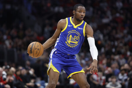 Golden State Warriors forward Jonathan Kuminga (00) dribbles during the first half against the Chicago Bulls at United Center.