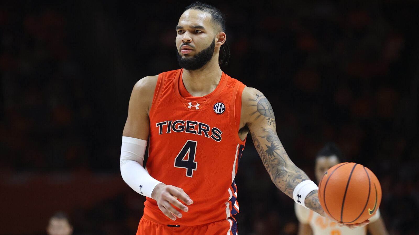 Feb 28, 2024; Knoxville, Tennessee, USA; Auburn Tigers forward Johni Broome (4) looks to move the ball against the Tennessee Volunteers during the second half at Thompson-Boling Arena at Food City Center.