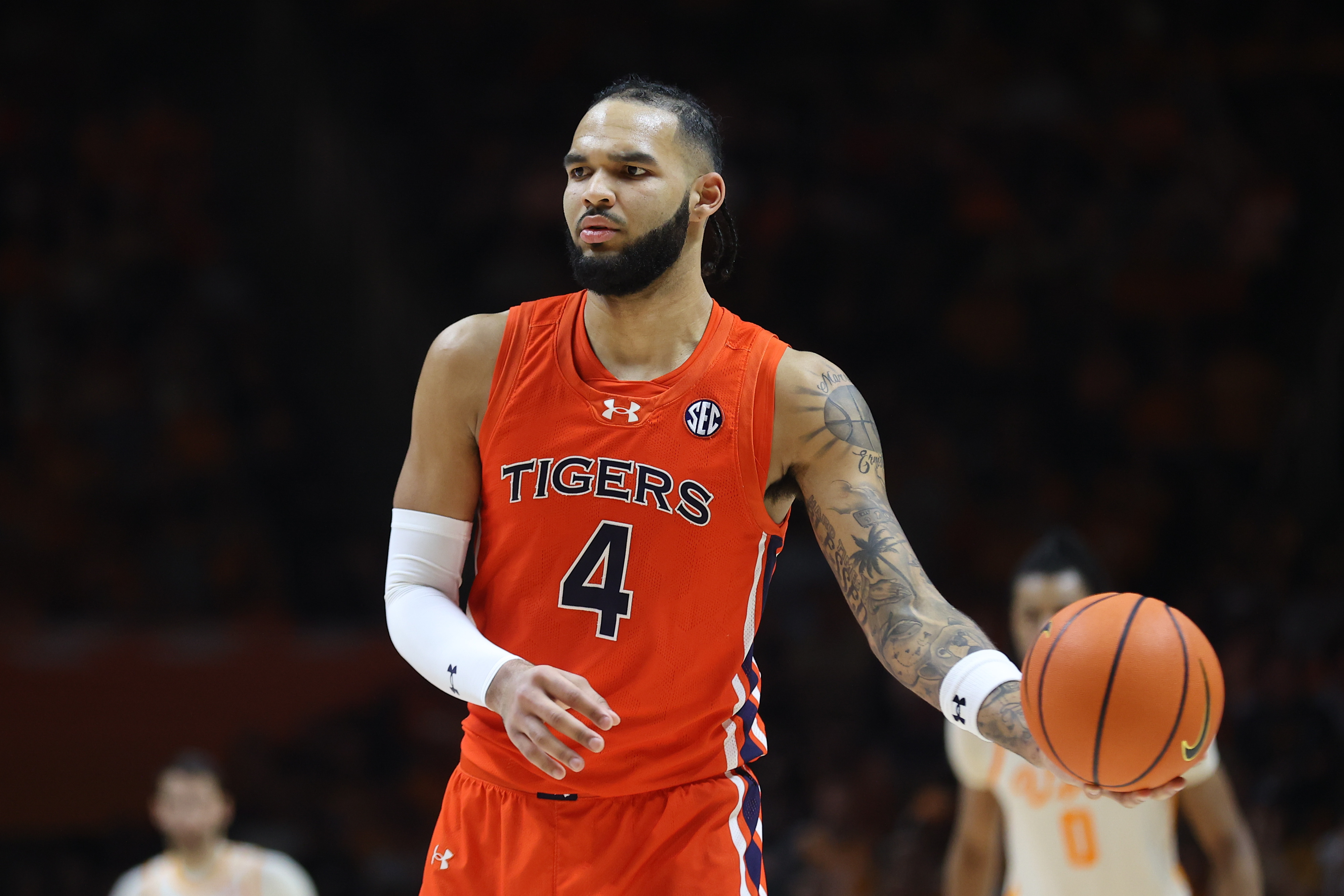 Feb 28, 2024; Knoxville, Tennessee, USA; Auburn Tigers forward Johni Broome (4) looks to move the ball against the Tennessee Volunteers during the second half at Thompson-Boling Arena at Food City Center.