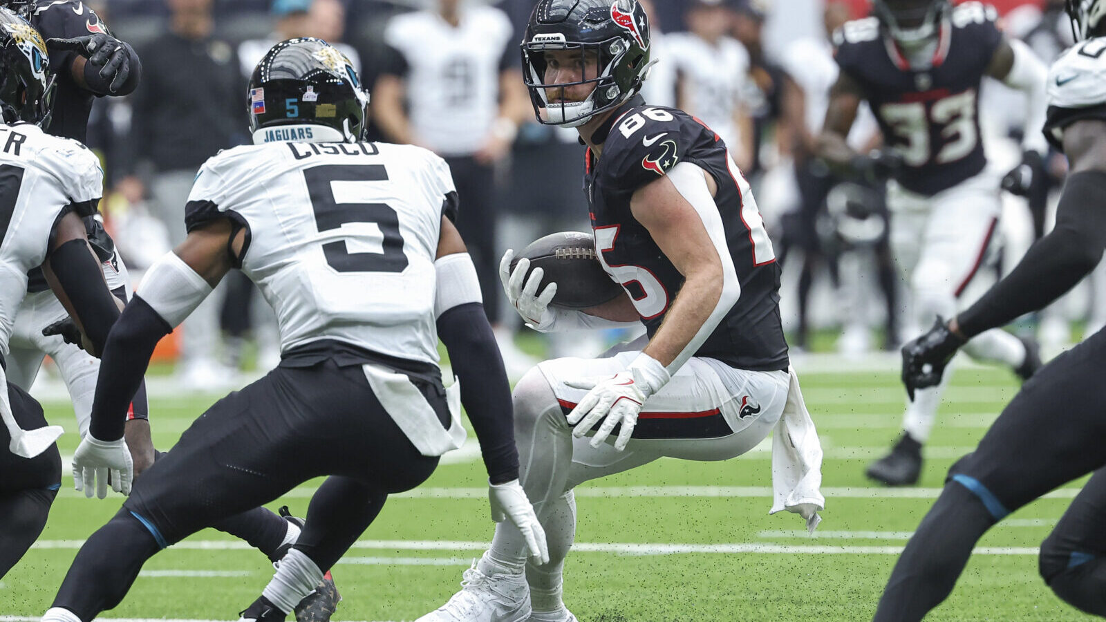Sep 29, 2024; Houston, Texas, USA; Houston Texans tight end Dalton Schultz (86) makes a reception during the second quarter against the Jacksonville Jaguars at NRG Stadium.