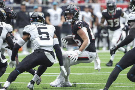 Sep 29, 2024; Houston, Texas, USA; Houston Texans tight end Dalton Schultz (86) makes a reception during the second quarter against the Jacksonville Jaguars at NRG Stadium.