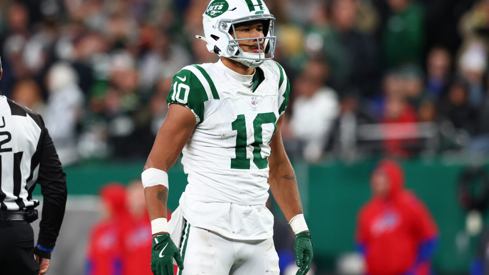 Oct 14, 2024; East Rutherford, New Jersey, USA; New York Jets wide receiver Allen Lazard (10) reacts after catching a pass for a first down against the Buffalo Bills during the second half at MetLife Stadium.