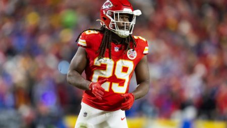Jan 26, 2025; Kansas City, MO, USA; Kansas City Chiefs running back Kareem Hunt (29) against the Buffalo Bills in the AFC Championship game at GEHA Field at Arrowhead Stadium.