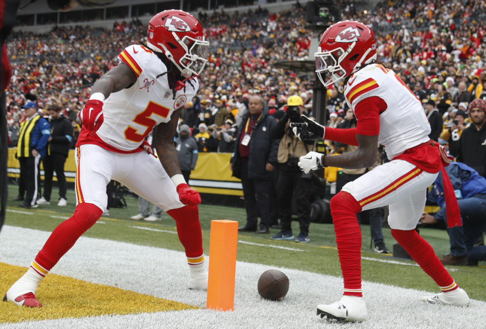 Juan Carlos Blanco takes a closer look at the AFC and NFC Championship games and highlights a top player prop pick for each game.