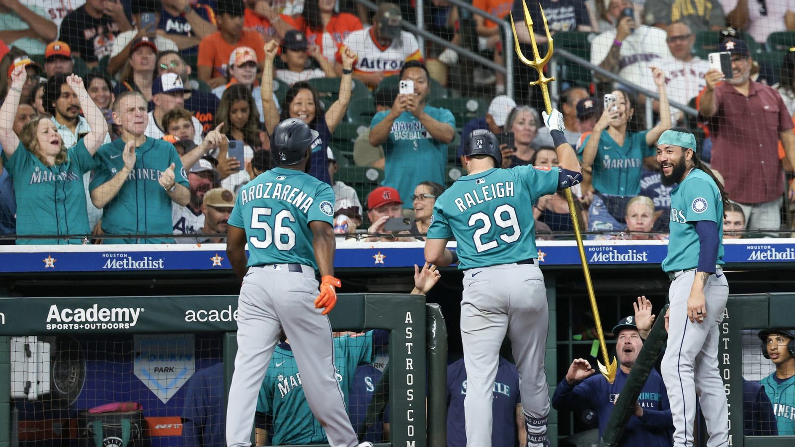 Sep 21, 2025; Houston, Texas, USA; Seattle Mariners catcher Cal Raleigh (29) raises the trident after hitting a two-run home run against the Houston Astros in the second inning at Daikin Park.