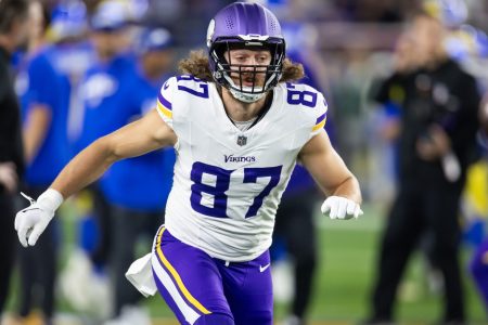 TJ Hockenson is one of our Monday NFL ladder bets today for Bears vs Vikins