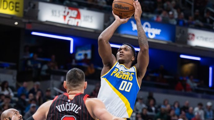 Nov 29, 2025; Indianapolis, Indiana, USA; Indiana Pacers guard Bennedict Mathurin (00) shoots the ball against Chicago Bulls center Nikola Vucevic (9) during the second half at Gainbridge Fieldhouse.