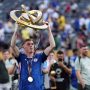 [Subscription Customers Only] Jul 13, 2025; East Rutherford, New Jersey, USA; Chelsea FC midfielder Cole Palmer (10) celebrates with the trophy after winning the final of the 2025 FIFA Club World Cup at MetLife Stadium.