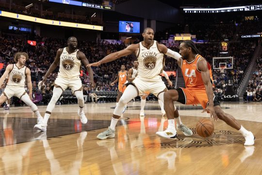 Mar 2, 2026; San Francisco, California, USA; Los Angeles Clippers forward Kawhi Leonard (2) drives around Golden State Warriors center Al Horford (20) during the third quarter at Chase Center.