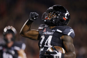 Cincinnati running backJerome Ford celebrates a touchdown in a 2021 home game.