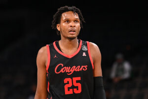 Houston Cougars forward Josh Carlton (25) looks on during the 3rd place college basketball game in the Maui Invitational between the Houston Cougars and the Oregon Ducks on November 24, 2021, at the Michelob ULTRA Arena in Las Vegas, NV.