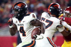 Oregon State running back #4 BJ Baylor makes a move against the USC Trojans.