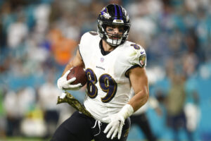 Mark Andrews #89 of the Baltimore Ravens runs with the ball against the Miami Dolphins at Hard Rock Stadium on November 11, 2021 in Miami Gardens, Florida.