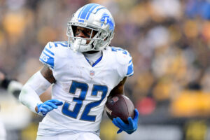 D'Andre Swift #32 of the Detroit Lions carries the ball during a game against the Pittsburgh Steelers at Heinz Field on November 14, 2021 in Pittsburgh, Pennsylvania