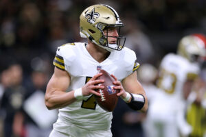 Taysom Hill #7 of the New Orleans Saints throws the ball against the Dallas Cowboys during a game at the the Caesars Superdome on December 02, 2021 in New Orleans, Louisiana.