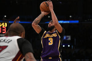 Los Angeles Lakers forward Anthony Davis shoots against the Miami Heat