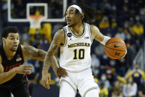 Michigan Wolverines guard Frankie Collins dribbles down the court during a game against San Diego State