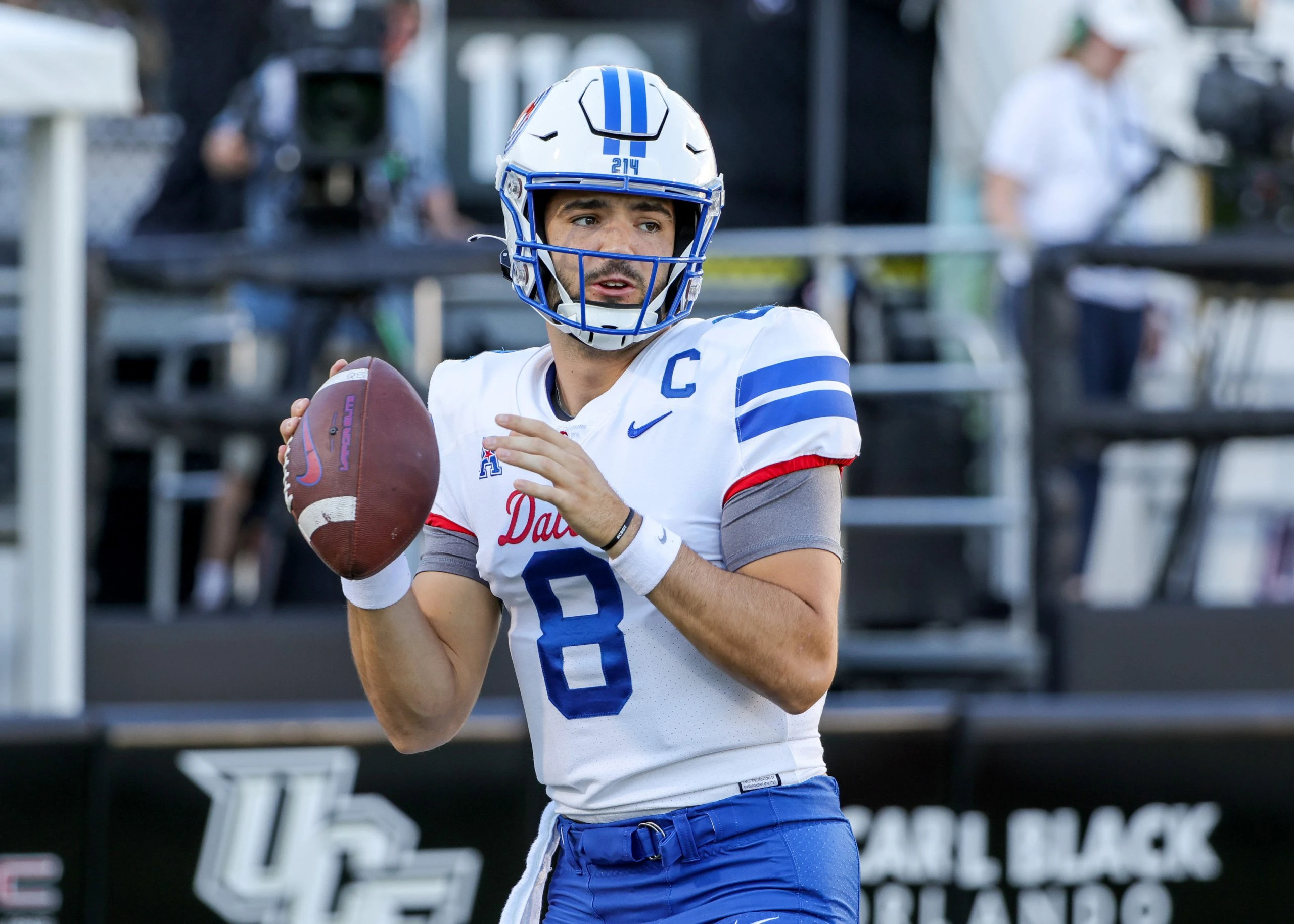 1Oct 5, 2022; Orlando, Florida, USA; Southern Methodist Mustangs quarterback Tanner Mordecai (8) warms up before a game against the UCF Knights at FBC Mortgage Stadium.