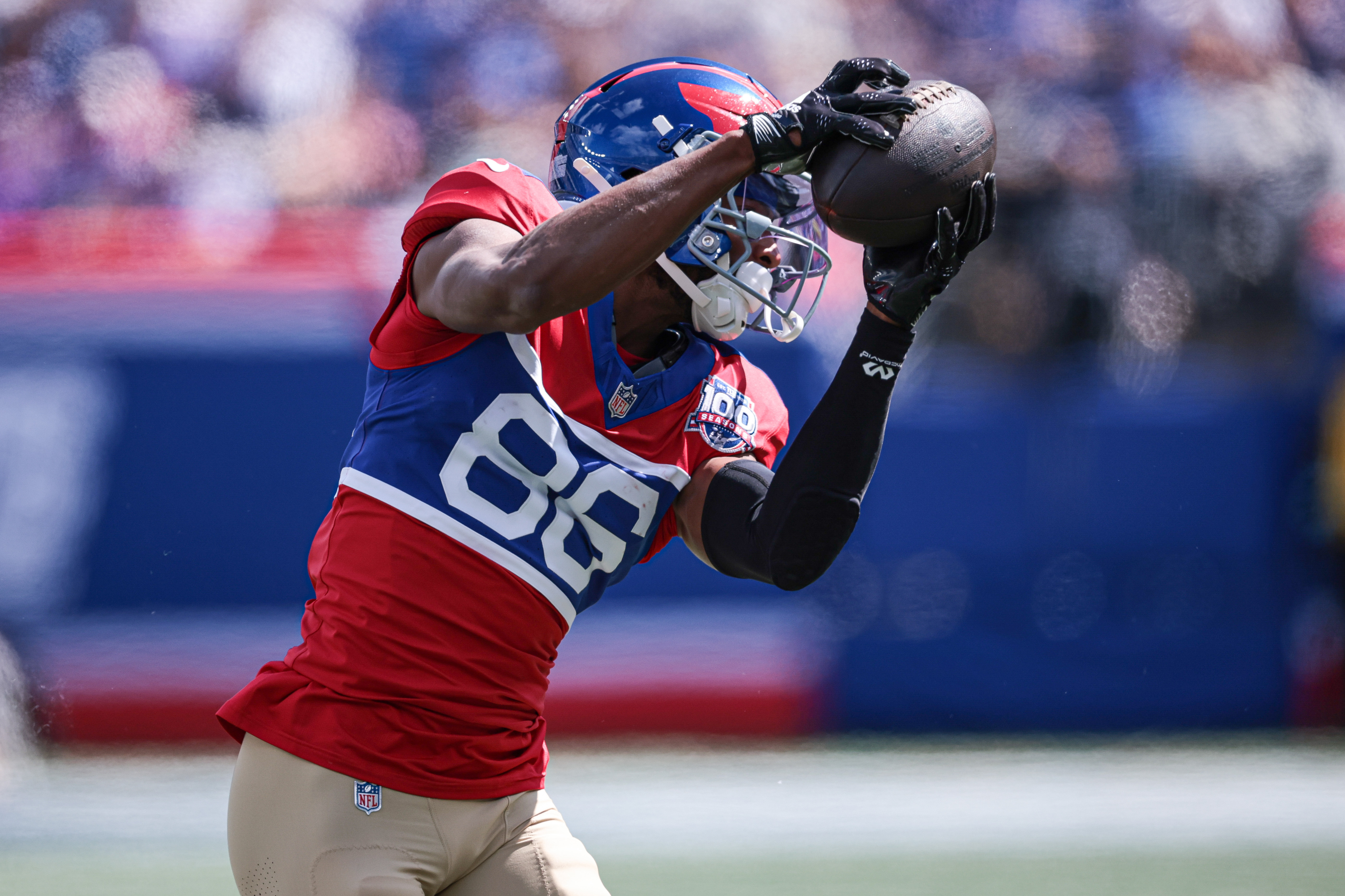 Sep 8, 2024; East Rutherford, New Jersey, USA; New York Giants wide receiver Darius Slayton (86) catches the ball during the first half against the Minnesota Vikings at MetLife Stadium.