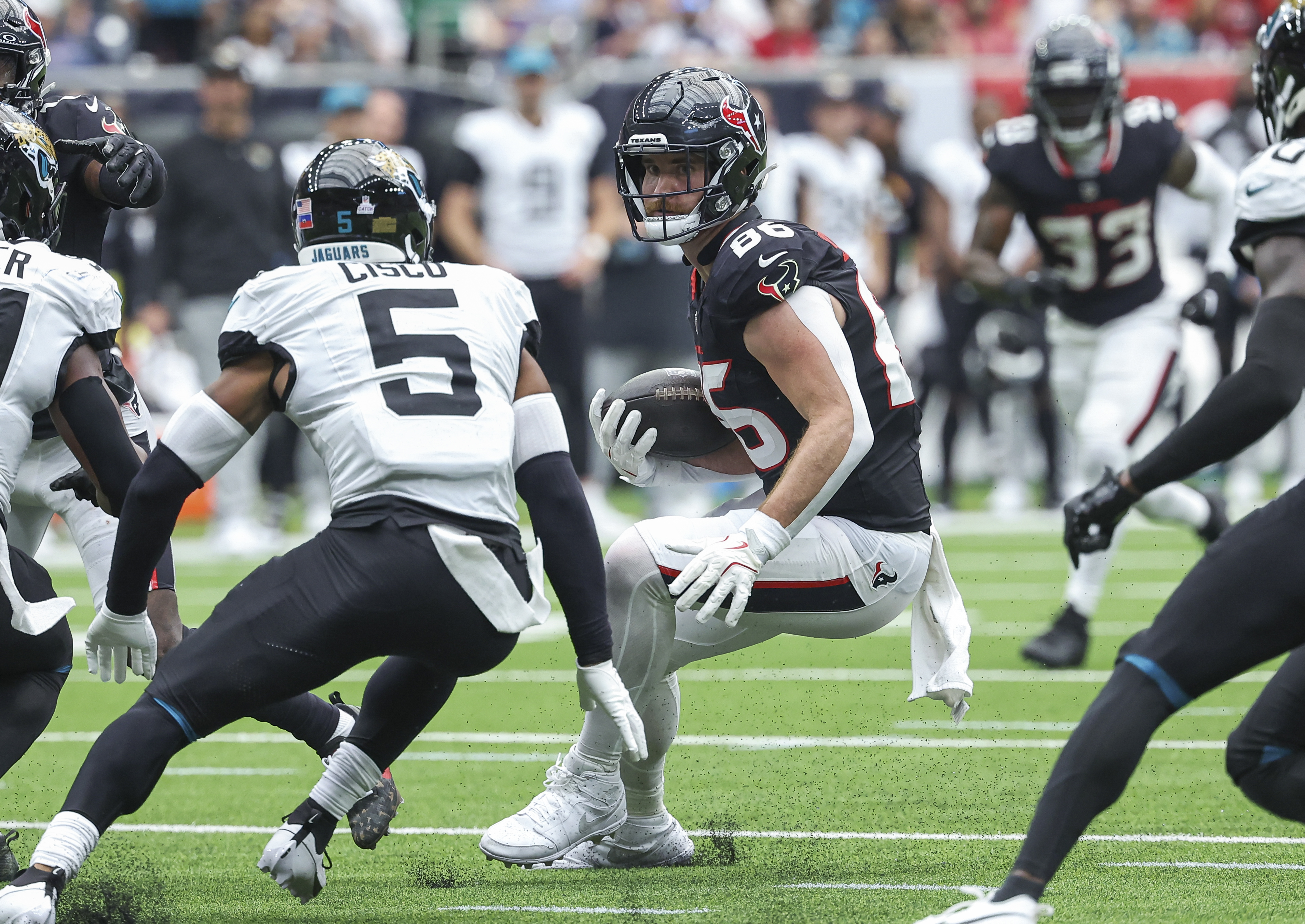 Sep 29, 2024; Houston, Texas, USA; Houston Texans tight end Dalton Schultz (86) makes a reception during the second quarter against the Jacksonville Jaguars at NRG Stadium.