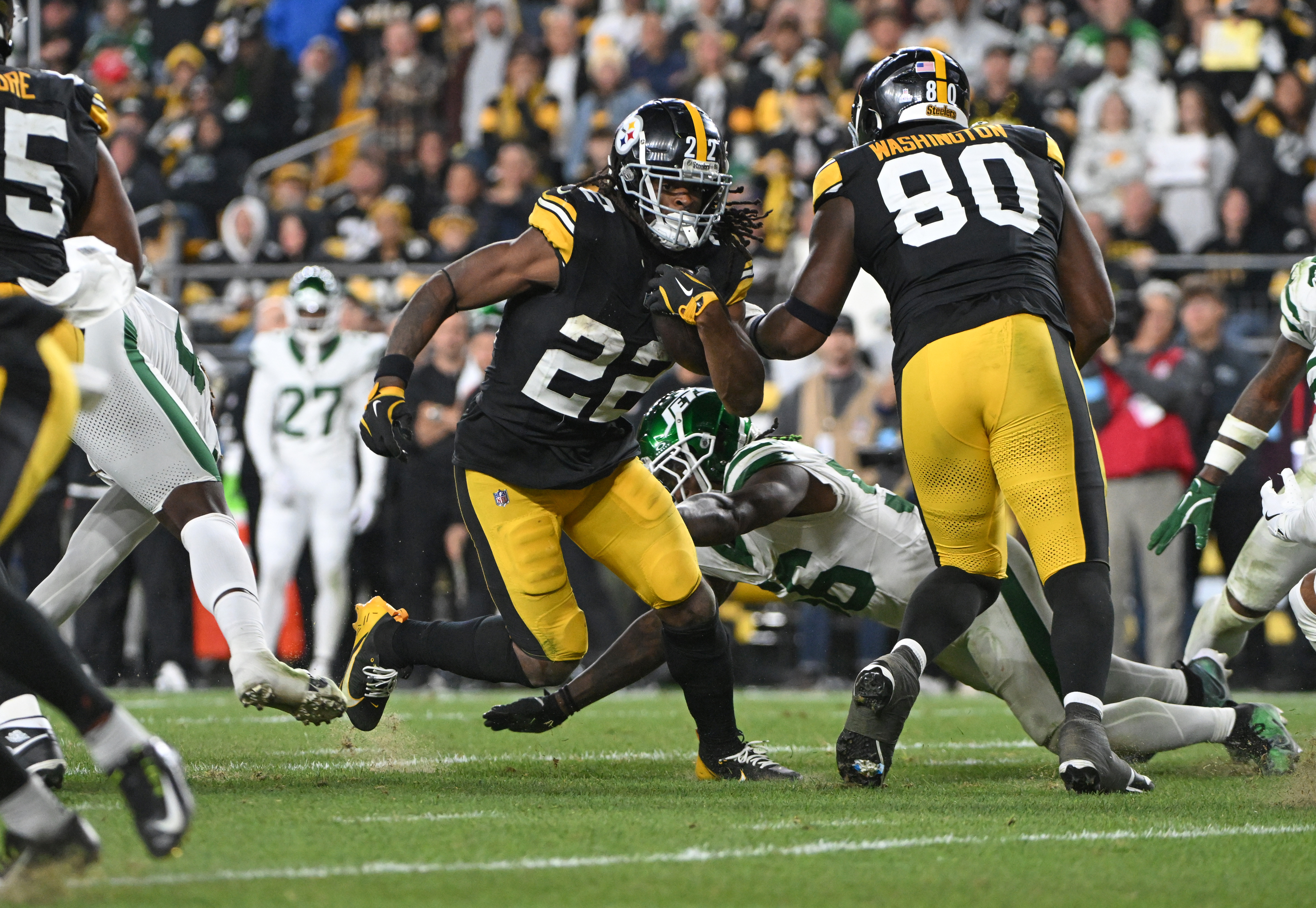 Oct 20, 2024; Pittsburgh, Pennsylvania, USA; Pittsburgh Steelers running back Najee Harris (22) runs against the New York Jets during the fourth quarter at Acrisure Stadium.