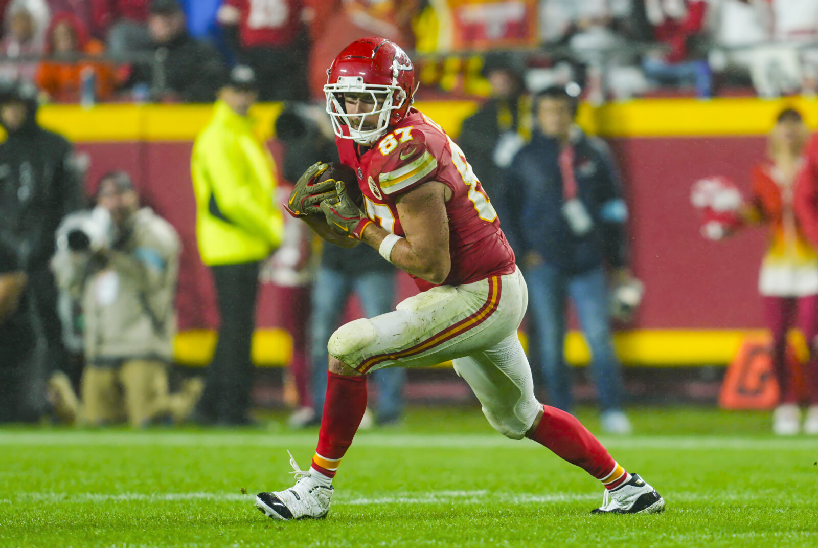 Nov 4, 2024; Kansas City, Missouri, USA; Kansas City Chiefs tight end Travis Kelce (87) catches a pass during the second half against the Tampa Bay Buccaneers at GEHA Field at Arrowhead Stadium.