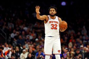 Nov 20, 2024; Phoenix, Arizona, USA; New York Knicks center Karl-Anthony Towns (32) handles the ball during the fourth quarter against the Phoenix Suns at Footprint Center.